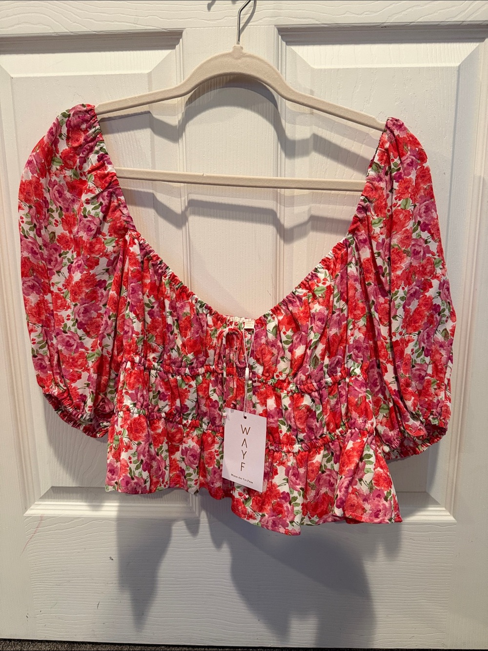 Wayf Pink & Red Floral Puff-Sleeve Smocked Crop Top
